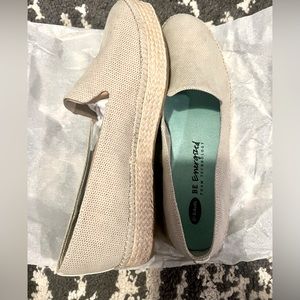 Dr. Scholls espadrilles new in box!